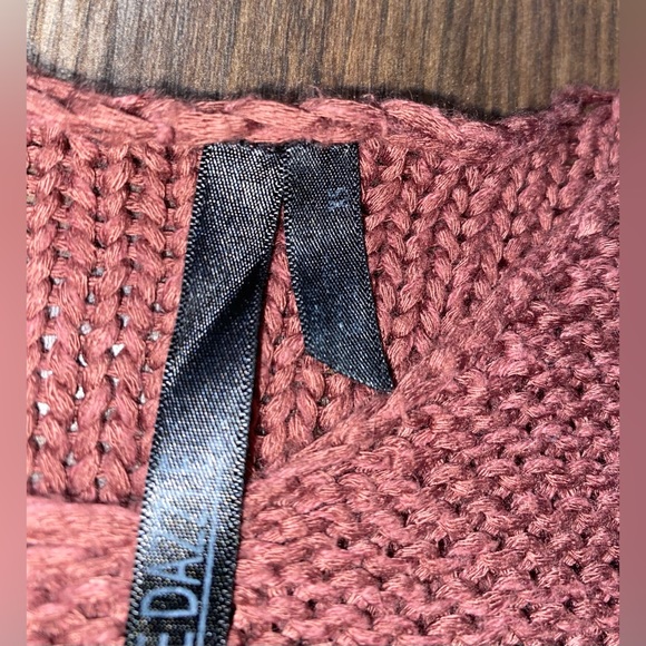 Tilly’s Razzle Dazzle Mauve Knit Sweater XS - Picture 5 of 9